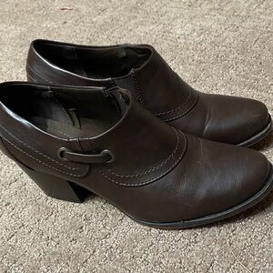 BareTraps Dark Brown Size 8.5M Ankle Booties with Low Block Heel